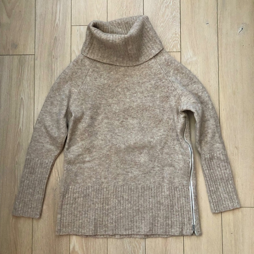 Banana Republic Merino Fine Wool Blend Side Zipper Sweater in Beige Size S